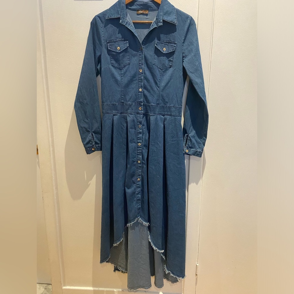🍭🌟 Worn once : Long shirt dress fitted at the waist in denim color